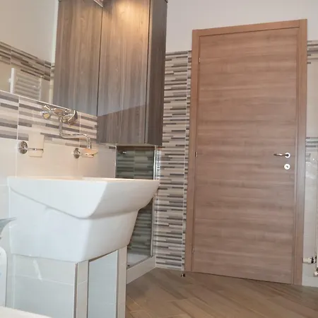 Parravicini Red Flower Appartement Tirano