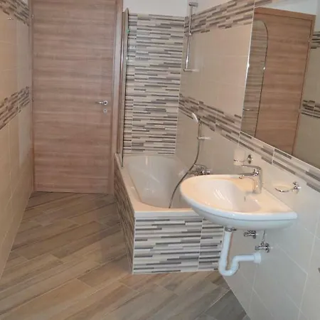 Appartement Parravicini Red Flower
