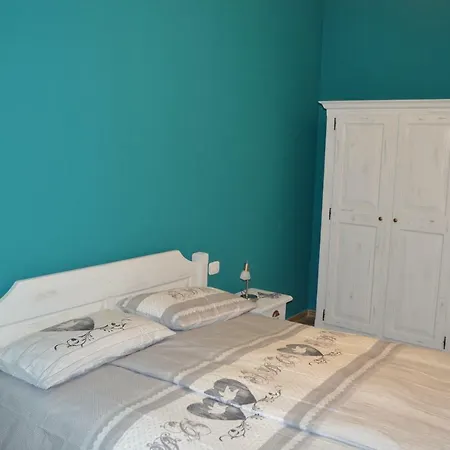 Parravicini Red Flower Appartement